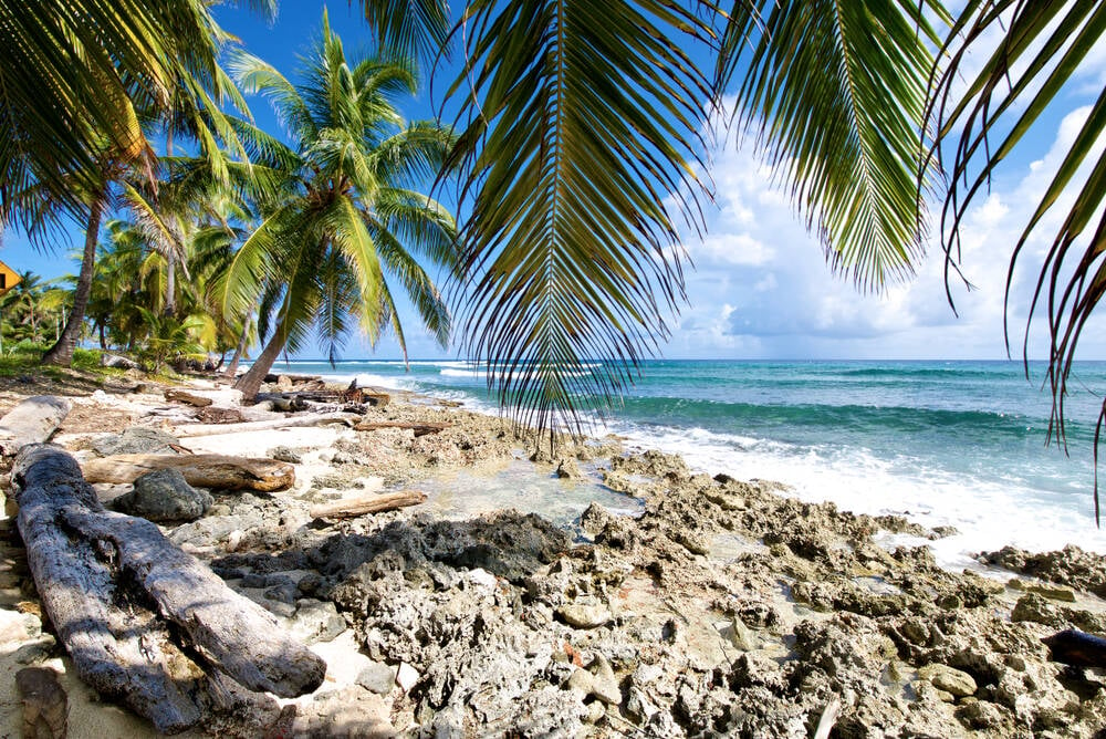 As praias do vilarejo de San Luis, na ilha de San Andrés, prometem preencher seus dias com tranquilidade. Foto: shutterstock 