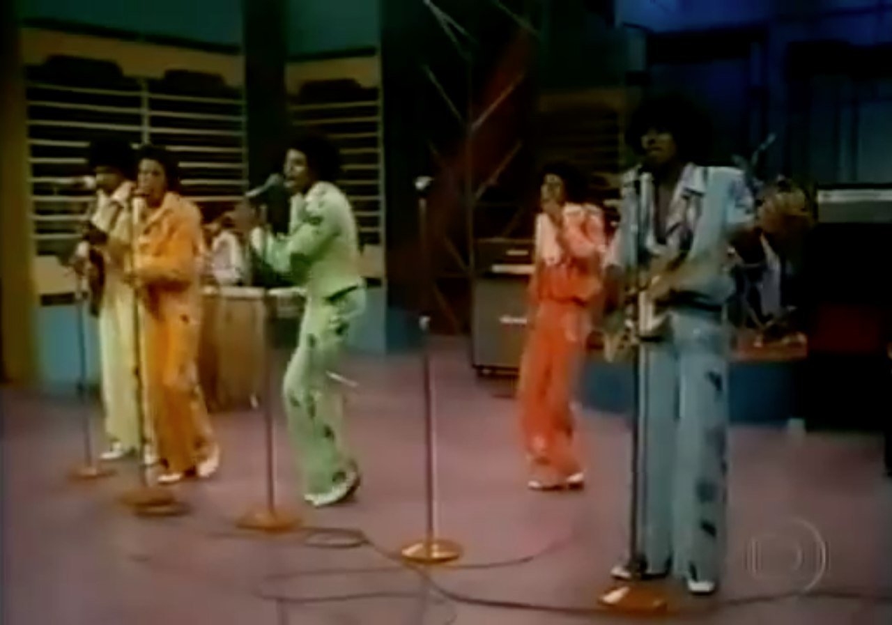 Jackson Five: Brasil em 1974 - Antes de ser conhecido como “Rei do Pop”, Michael Jackson formou a banda de  R Reprodução: Flipar