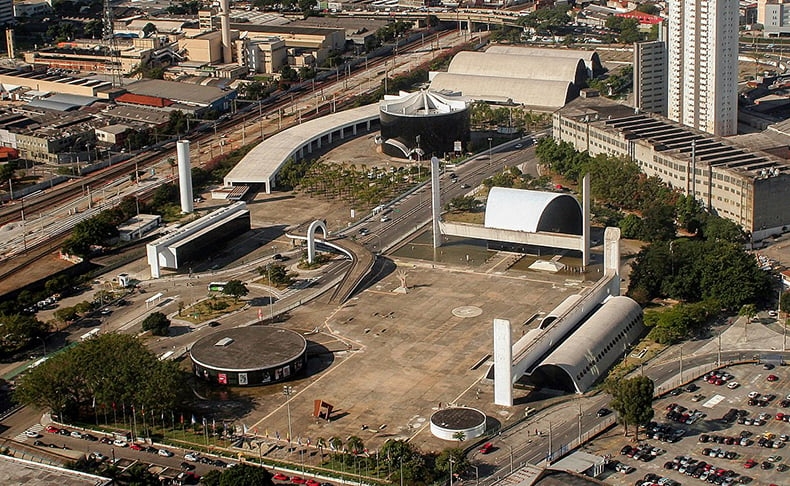 Memorial da América Latina - Inaugurado em 1989, tem acervo permanente de obras de arte, biblioteca com 30 mil volumes e espaço para eventos culturais. Fica em um terreno de 85 mil m² no bairro da Barra Funda.  Tem arquitetura de Oscar Niemeyer e projeto cultural de Darcy Ribeiro.   Reprodução: Flipar