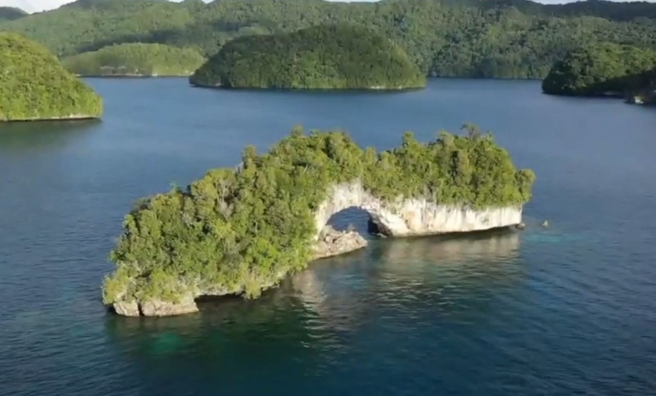 PALAU - OCEANIA - 459 km²: Localizado no Pacífico, Palau é um arquipélago de aproximadamente 340 ilhas, conhecido por suas águas cristalinas e rica vida marinha. Sua economia depende principalmente do turismo e da pesca, além de ser famosa pelo Patrimônio Mundial Subaquático, como o Lago das Medusas. Reprodução: Flipar