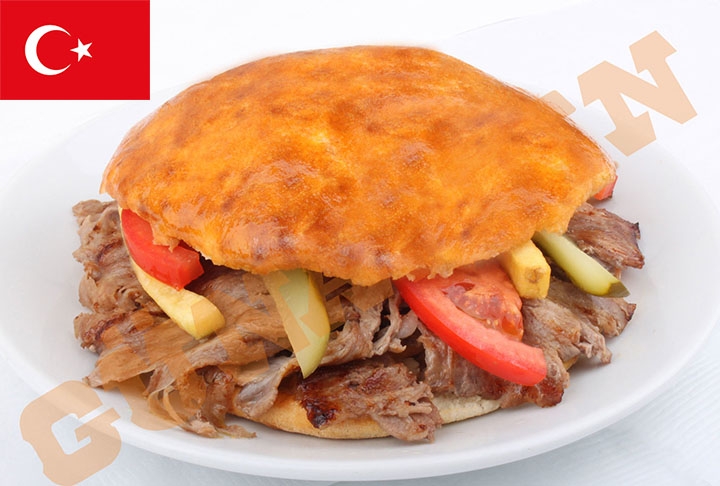 1º - Tombik ou gobit kebab - Tradicional na Turquia, é preparado num tipo de pão sírio, o ‘pide ekmek’, que fica crocante por fora e macio por dentro.   Reprodução: Flipar