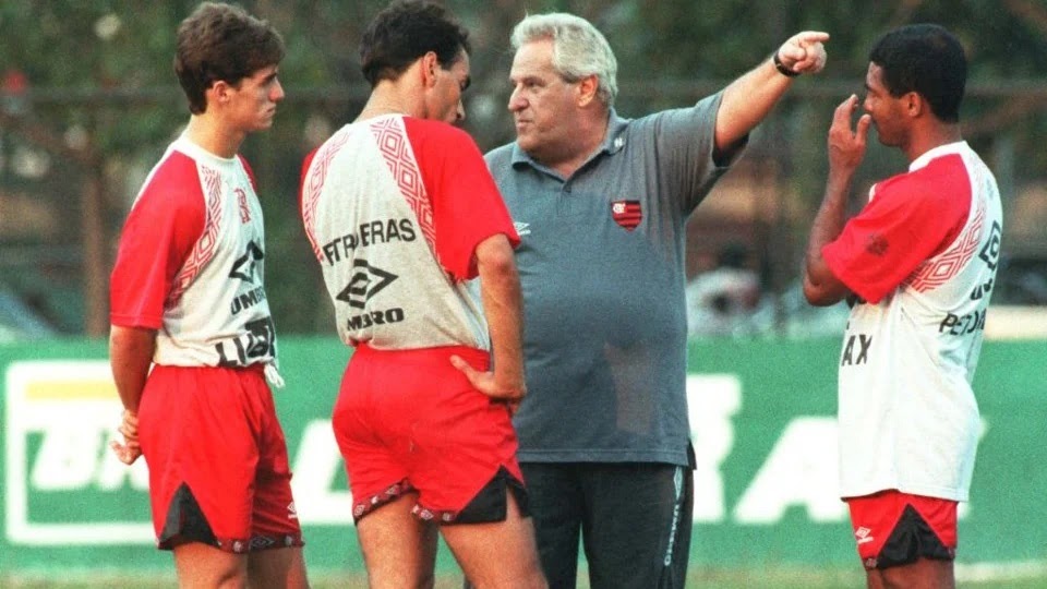 Apolinho teve a oportunidade de treinar o Flamengo em 1995 REPRODUÇÃO/FLAMENGO