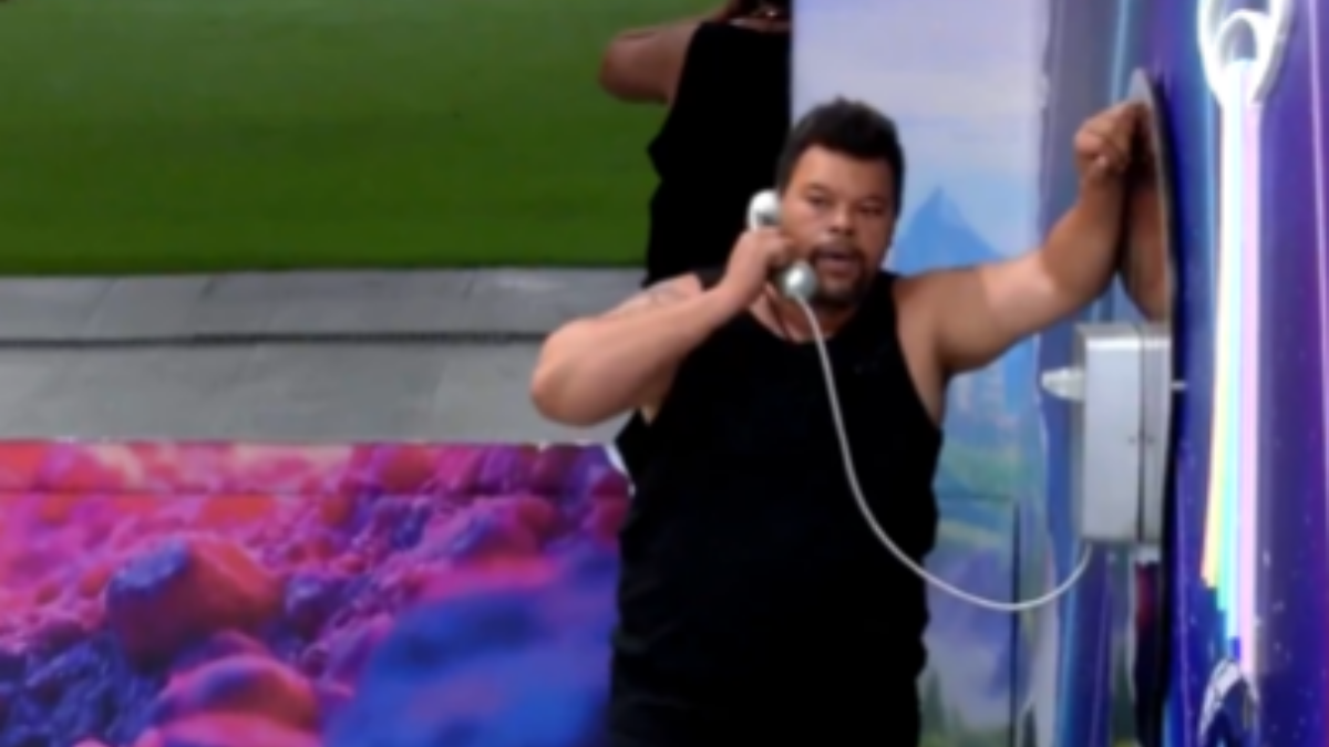 Babu Santana atende ao Big Fone. Foto: Reprodução/TV Globo