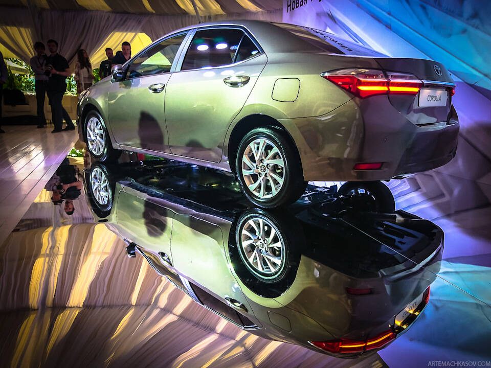 Toyota Corolla renovado é mostrado em evento na Rússia antes de ser apresentado no Salão do Automóvel, em São Paulo. Foto: Reprodução/Drive2.ru