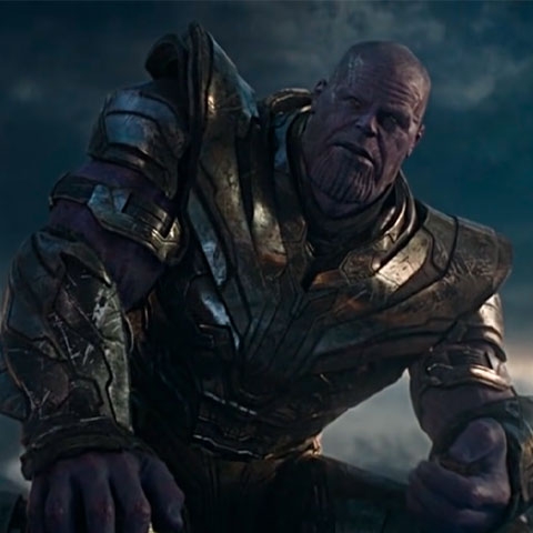 Thanos - Quem é fã da Marvel por causa dos filmes sabe o quão poderoso é Thanos. São vários os poderes deste vilão, sendo os principais a força sobre-humana, disparos de raios de energia e sua habilidade natural de criar estratégias eficientes de combate. São poucos os heróis que consegue incomodá-lo em um confronto.  Reprodução: Flipar