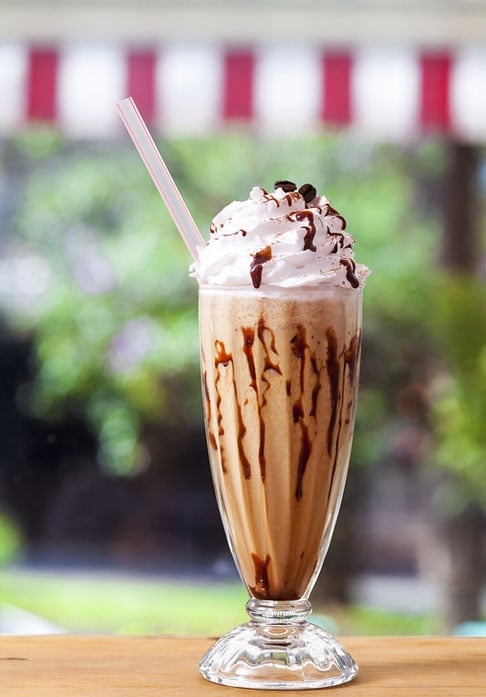 Em para fechar a galeria, milkshake de café: 3 xícaras de sorvete de creme, 1 xícara de leite Reprodução: Flipar