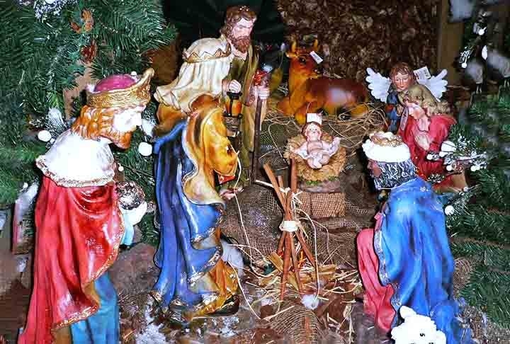 Na época de Natal a montagem de presépios encanta não apenas pelo aspecto religioso, mas também pela arte que é delicada e bela.  Reprodução: Flipar