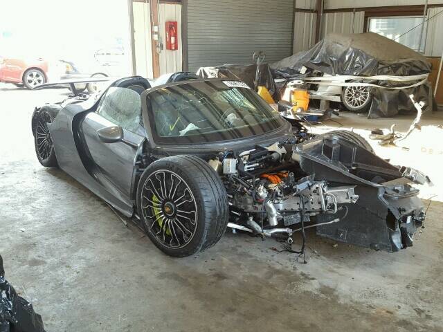 Porsche 918 Spyder é vendido em leilão para desmanche, depois de sofrer perda total em um acidente.. Foto: Reprodução/Copart