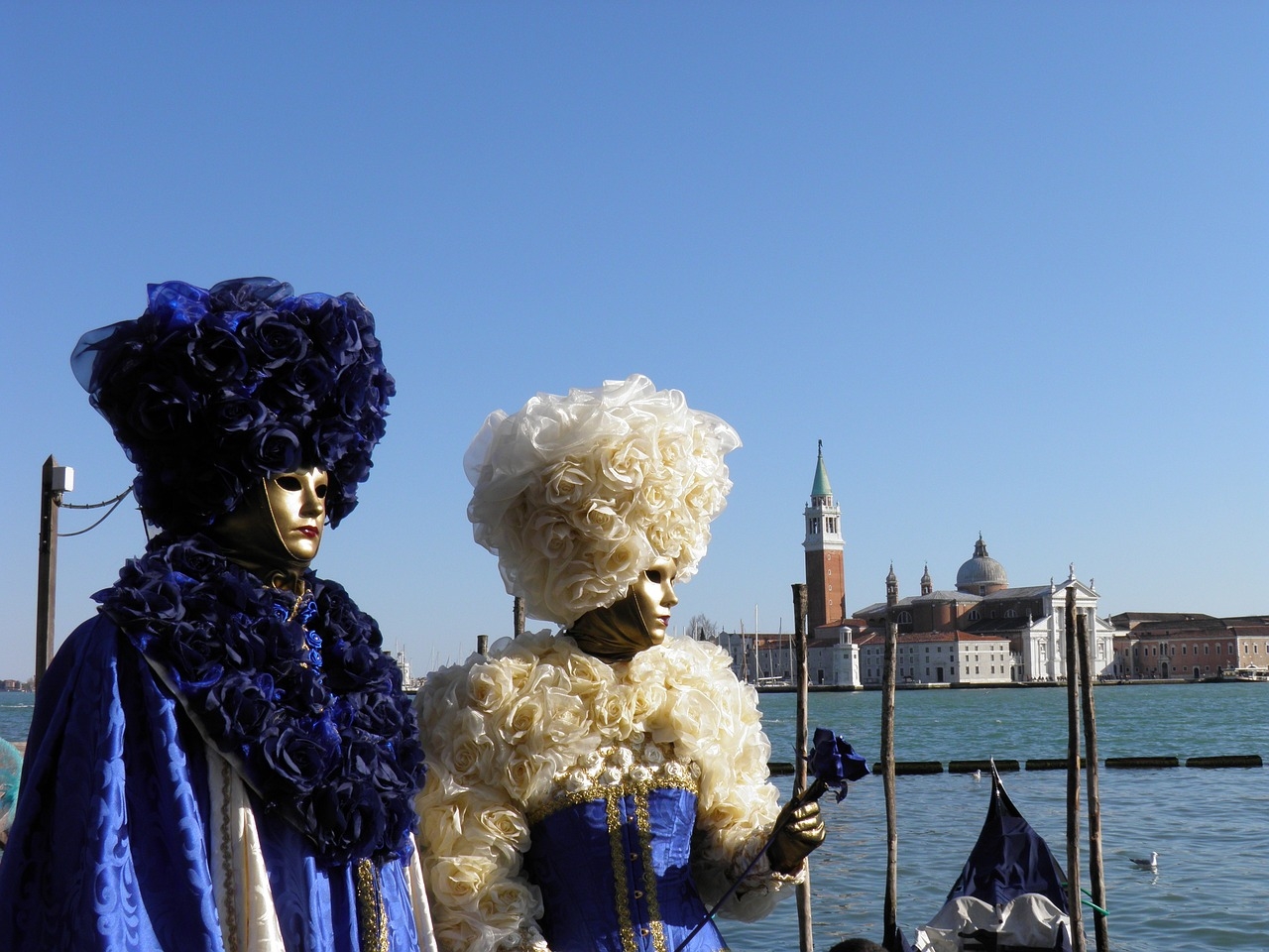 O Carnaval de Veneza é uma das celebrações mais conhecidas do planeta. Todos os anos, milhares de turistas viajam até a cidade italiana para ver ou participar dos desfiles de fantasias. Uma grande festa que se espalha pela cidade. Em 2025, desde 14 de fevereiro até 4 de março. Reprodução: Flipar