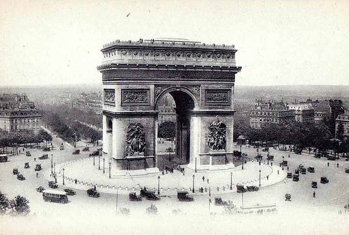 O Arco do Triunfo começou a ser construído em 1806, mas as obras só terminaram três décadas depois, já sob o reinado de Luís Felipe. 
 Reprodução: Flipar