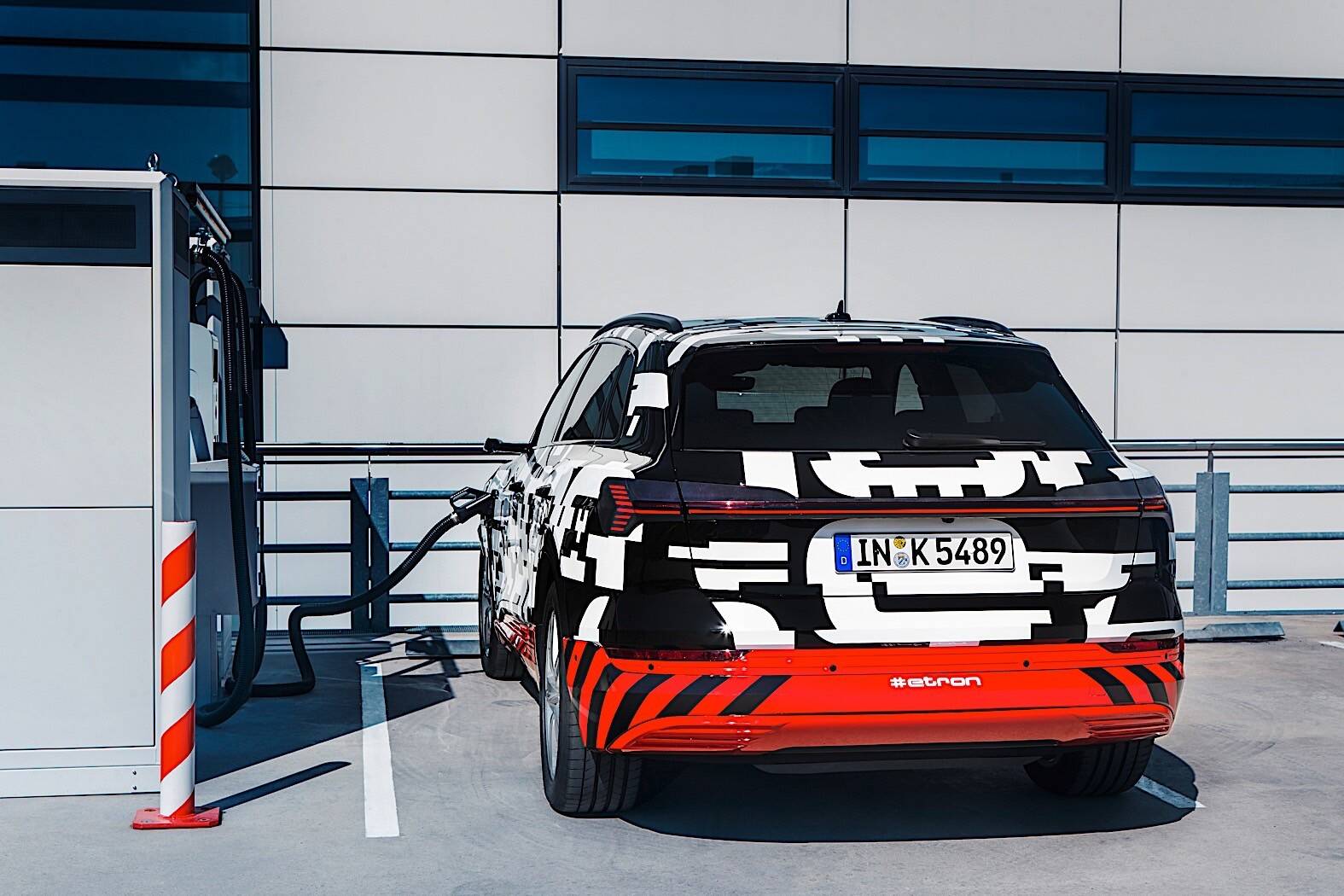 Audi Pebble Beach 18: Nasce elétrico que mistura moto, hatch e carro de  corrida, Carros