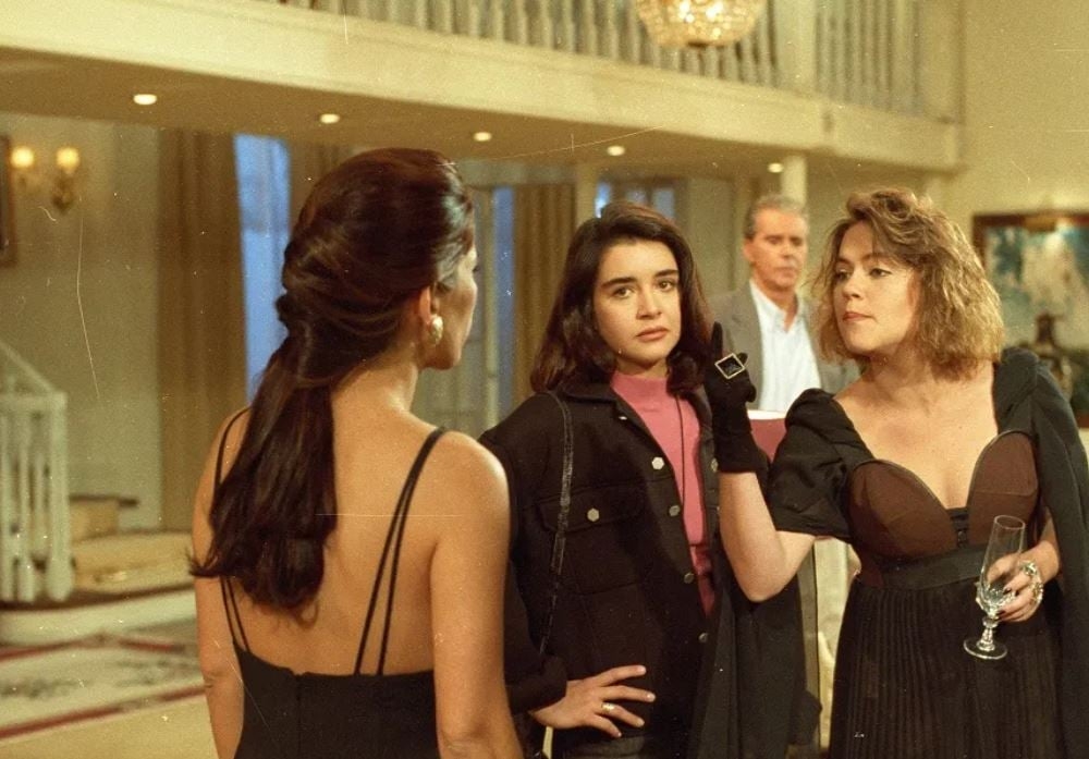 Por muitos anos, ela trabalhou como atriz em novelas da Rede Globo, como “O Salvador da Pátria” (1989), “Fera Radical” (1988) e “Mulheres de Areia” (1993). Ela abandonou a carreira artística e hoje trabalha como astróloga e pesquisadora.
 Reprodução: Flipar