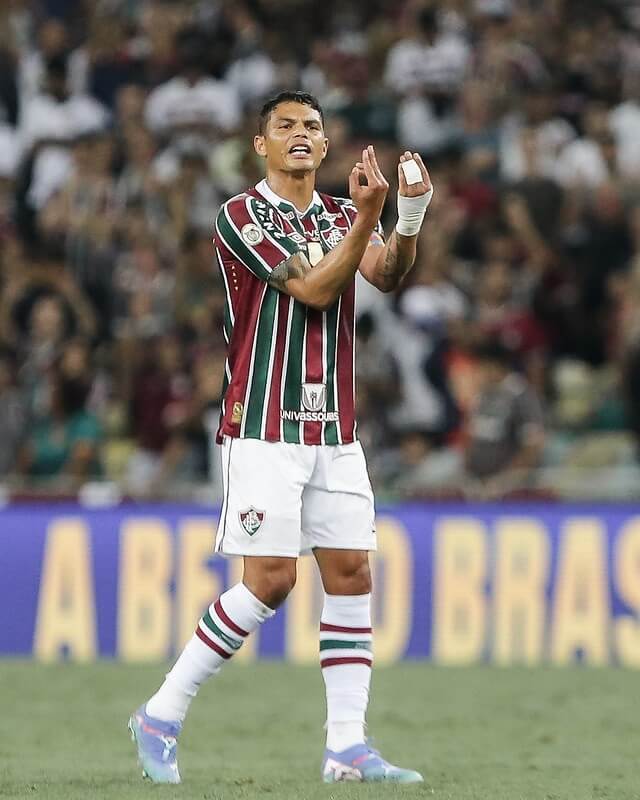 Thiago Silva orienta jogadores do Fluminense no jogo contra o Palmeiras Lucas Merçon/Fluminense