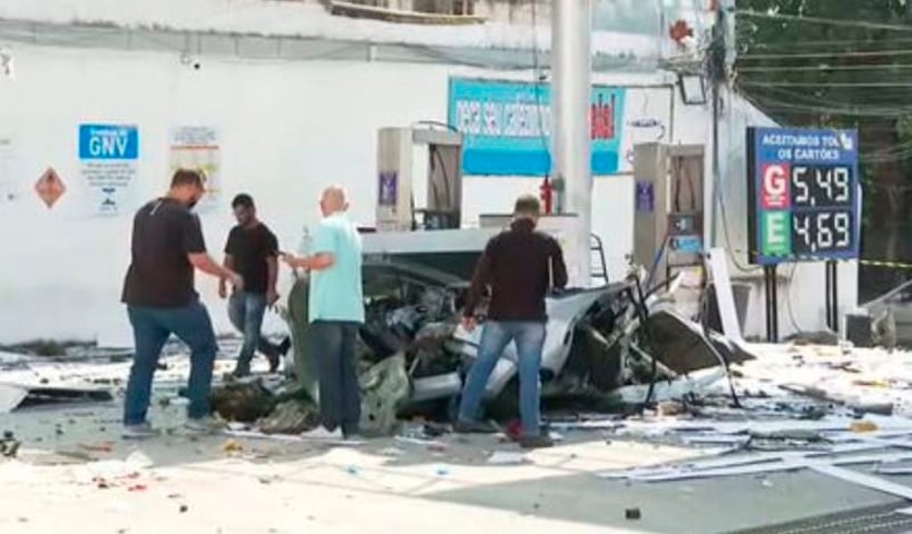 Técnicos do Instituto Estadual do Meio Ambiente (Inea), da Naturgy (Concessionária de Gás), representantes da Prefeitura e peritos da Polícia Civil foram ao posto para analisar o caso.  Reprodução: Flipar