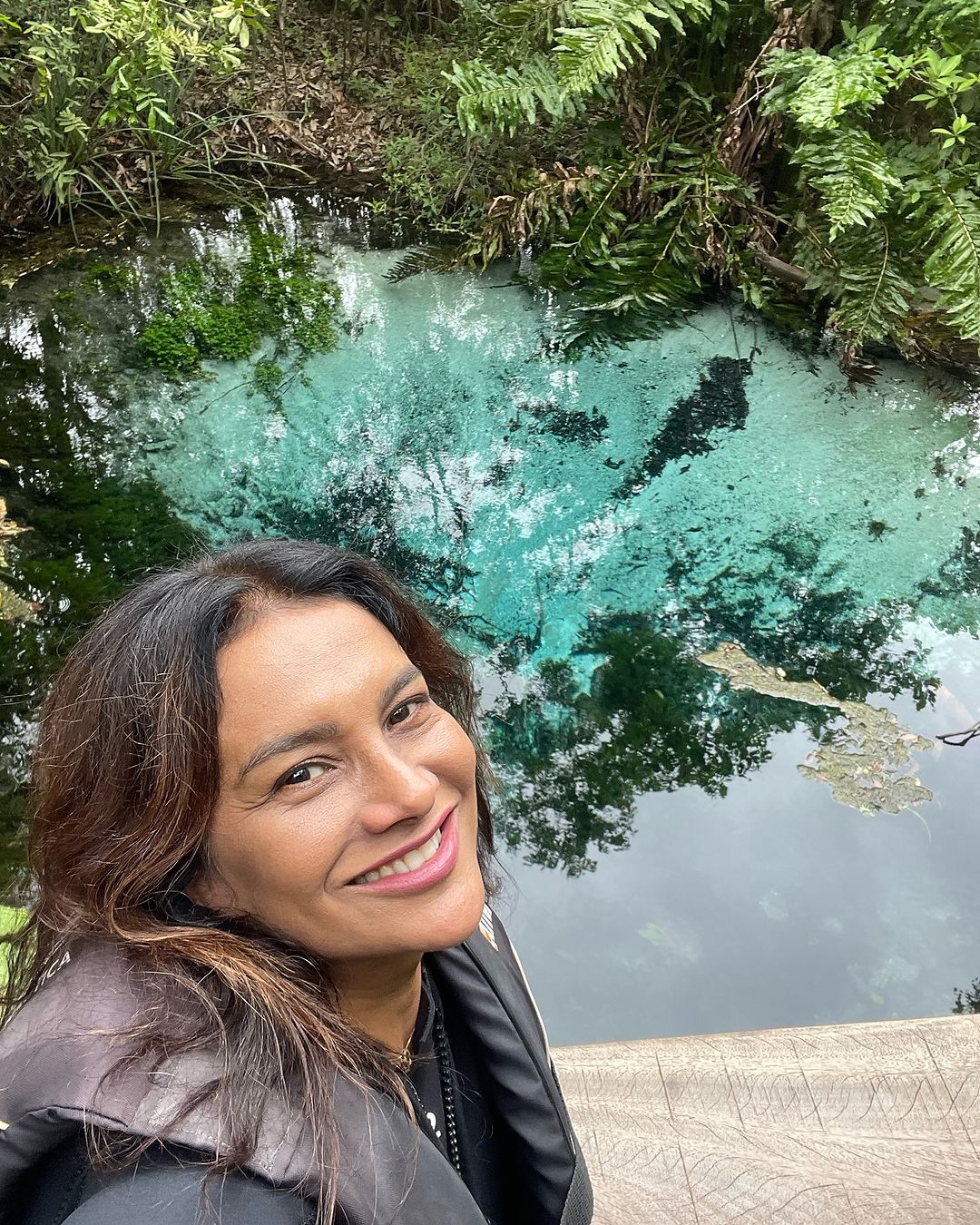 Dira Paes posa em meio à natureza para comemorar Dia do Meio Ambiente Reprodução/Instagram