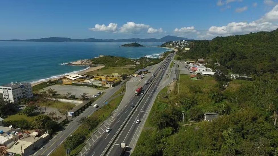 A BR-101, novamente no trecho de SC, entre o km 210 e o km 220, subiu ao pódio das estradas mais violentas com 364 acidentes e duas mortes. Reprodução: Flipar