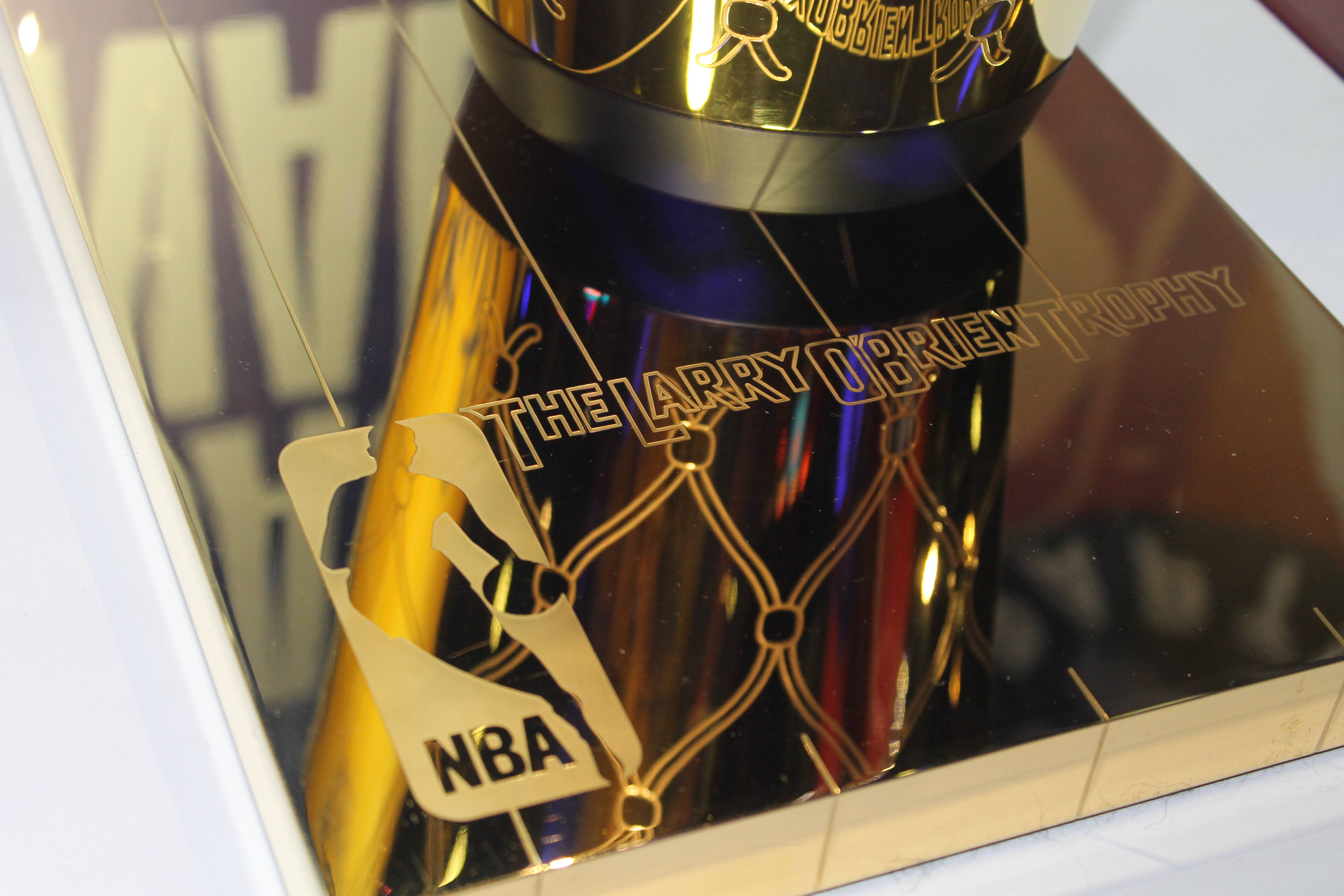 Detalhes do troféu Larry O'Brien . Foto: Flavia Matos/ IG