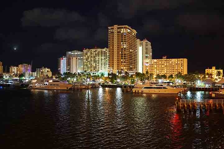 Localizada no sudeste da Flórida, Fort Lauderdale está a aproximadamente 30 milhas (ou 48 km) de Miami. 
 Reprodução: Flipar