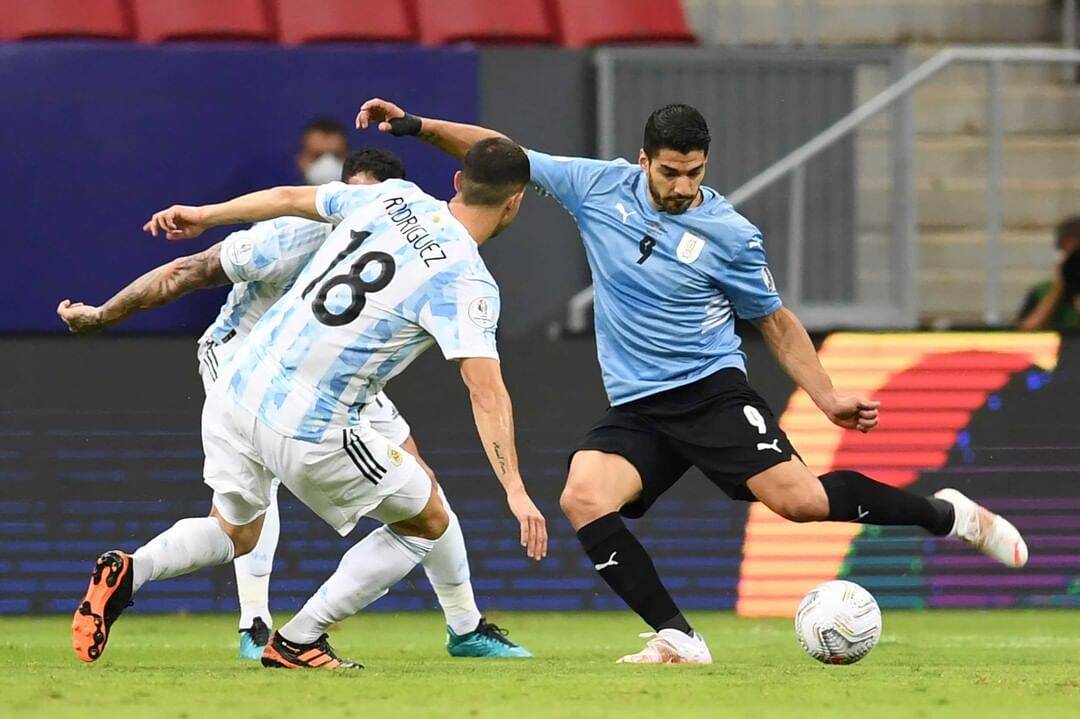 Argentina bate Uruguai e conquista primeira vitória na Copa América