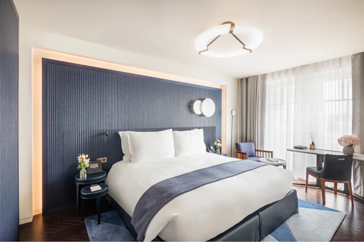 O quarto mais acessível, o Grand Superior Room, custa a partir de 1.650 euros (cerca de R$ 10 mil). Reprodução: Flipar