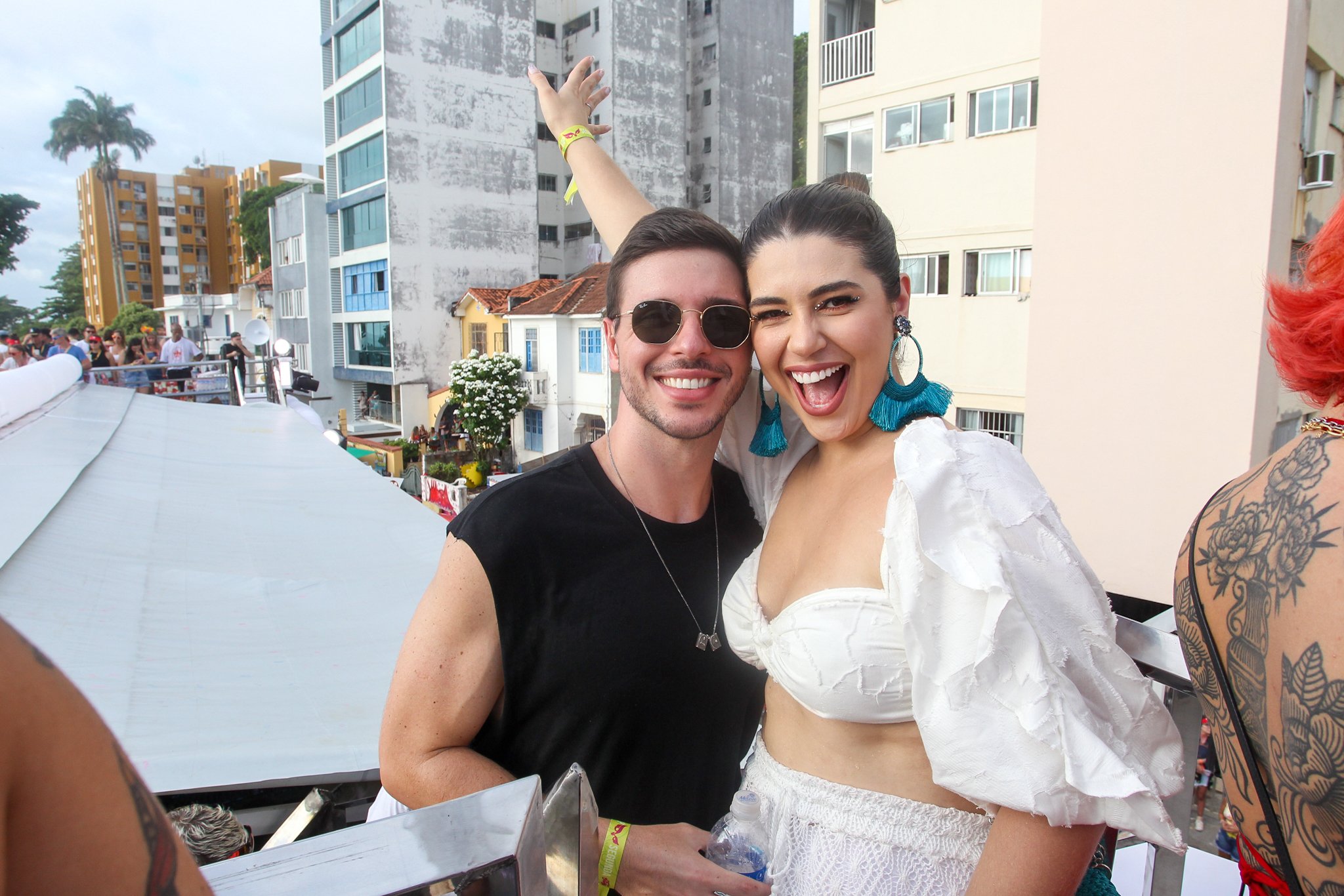 Vivian Amorim e marido marcam presença em trio da Ivete na segunda de Carnaval Dilson Silva