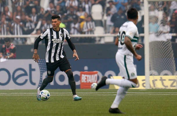 Coritiba x Botafogo (21h30 de quarta, dia 29 de novembro, no Couto Pereira): grau baixo de dificuldade - Coxa já está rebaixado para a Série B de 2023 - placar do primeiro turno: Botafogo 4 x 1 Coritiba, no Estádio Nilton Santos. - Foto: Vitor Silva/Botafogo