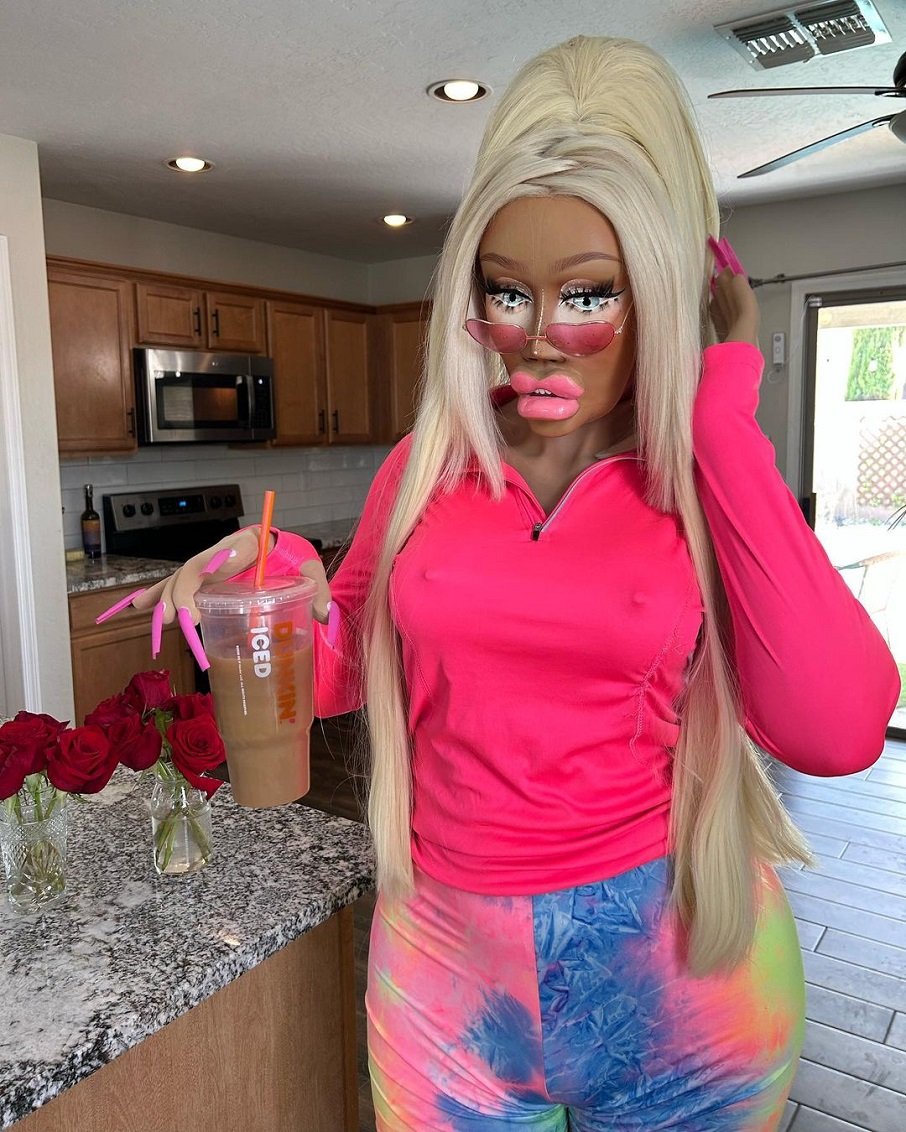 Pearl, de 'Drag Race', é criticada após praticar blackface. Foto: Reprodução/Instagram 10.08.2023