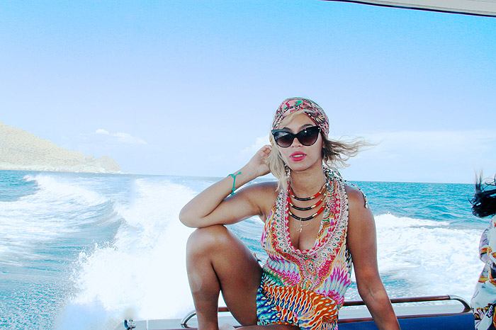 Beyoncé em Trancoso, distrito de Porto Seguro, na Bahia, em sua passagem pelo Brasil em 2013. Foto: Reprodução