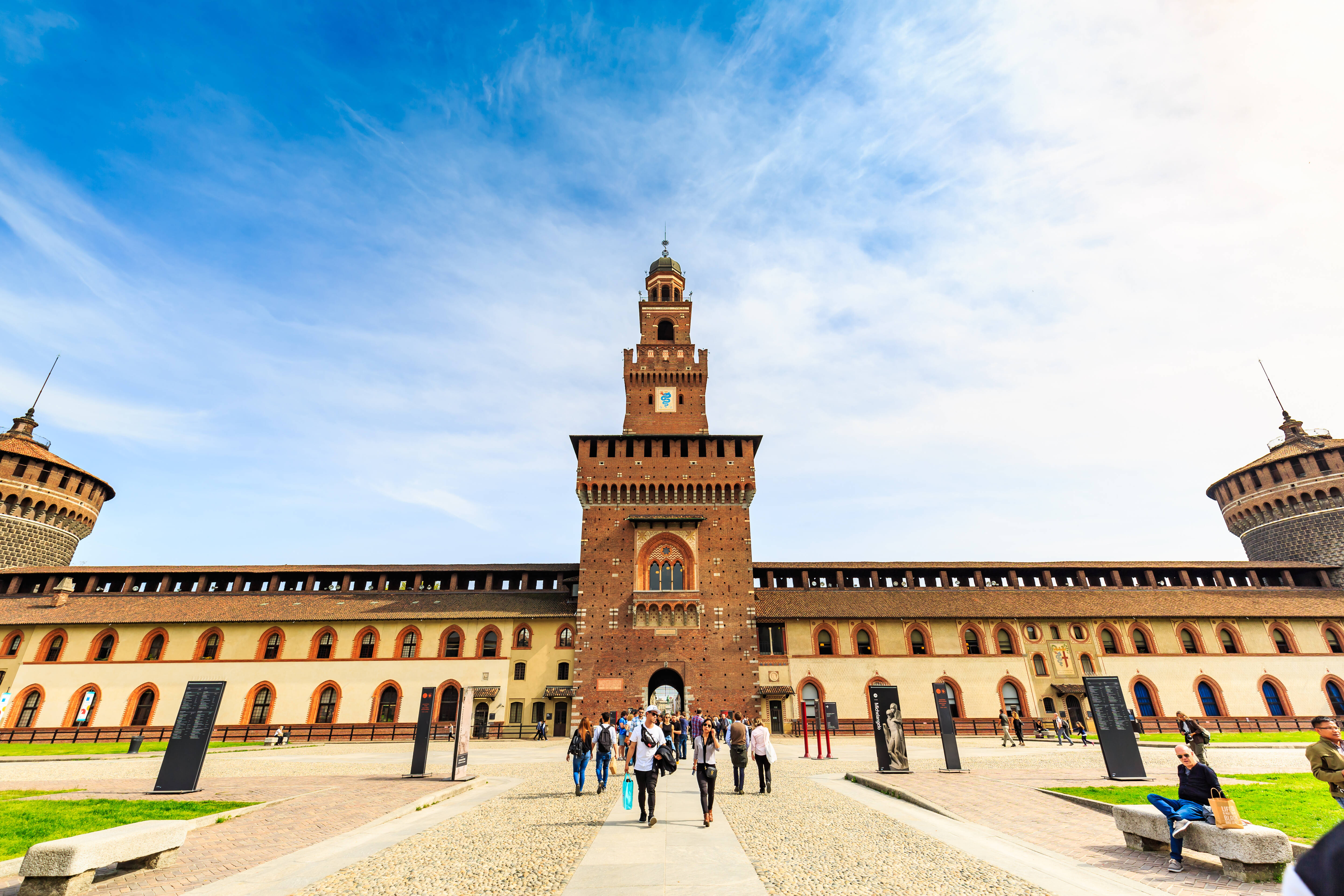 Turismo em Milão: o Castello Sforzesco é um ótimo exemplar da arquitetura e das artes medieval e renascentista. Foto: shutterstock 