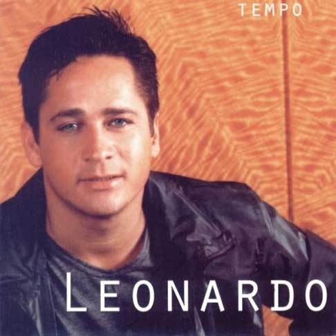 Leonardo: O cantor sertanejo, nascido em 25/7/1953 em Goianópolis (GO), se chama Emival Eterno da Costa.  E escolheu Leonardo para formar dupla com o irmão Luís, que adotou o nome artístico de Leandro (falecido em 1998).  