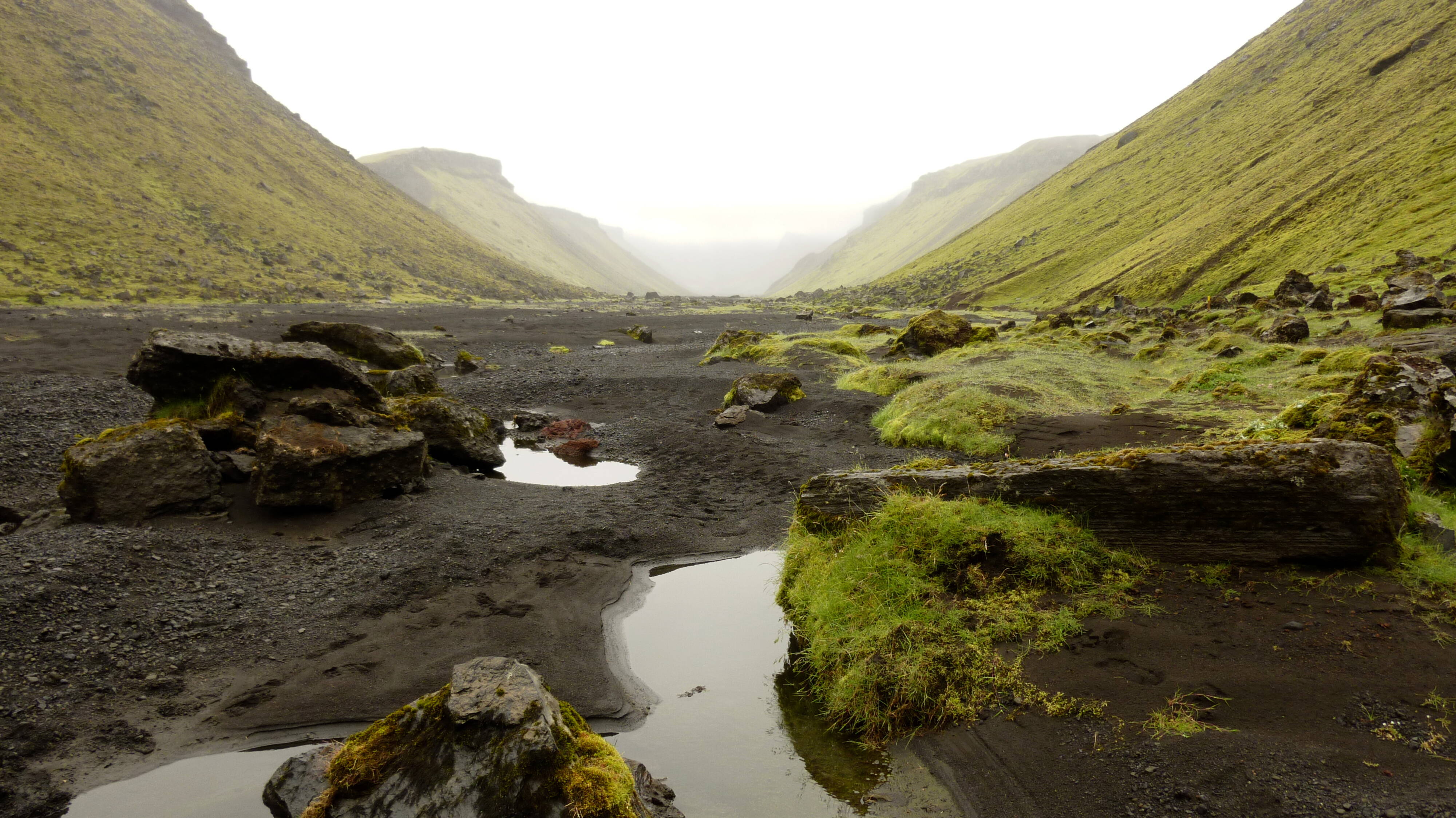 O vale aos pés da geleira Myrdalsjokull (Islândia) também sediou as gravações dos episódios passados "além da Muralha". Foto: Wikimedia Commons