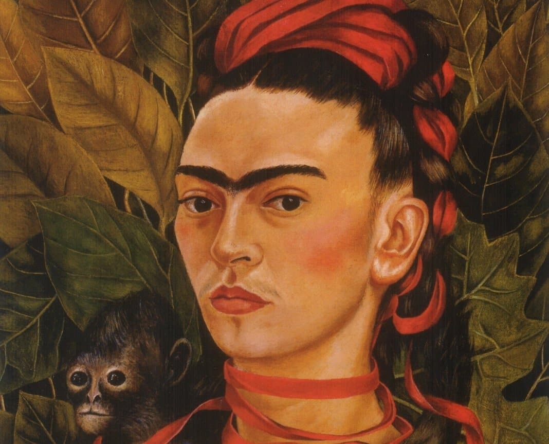 Na época da tragédia, Frida passou a desenvolver sua vocação artística, produzindo autorretratos graças a um espelho que sua mãe posicionou sobre a cama. 
 Reprodução: Flipar