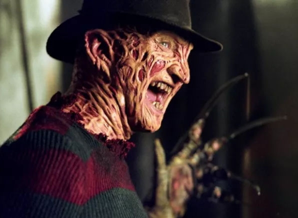 O ator passava aproximadamente quatro horas sentado numa cadeira  para que a maquiagem ficasse perfeita, antes de entrar em cena.  Reprodução: Flipar