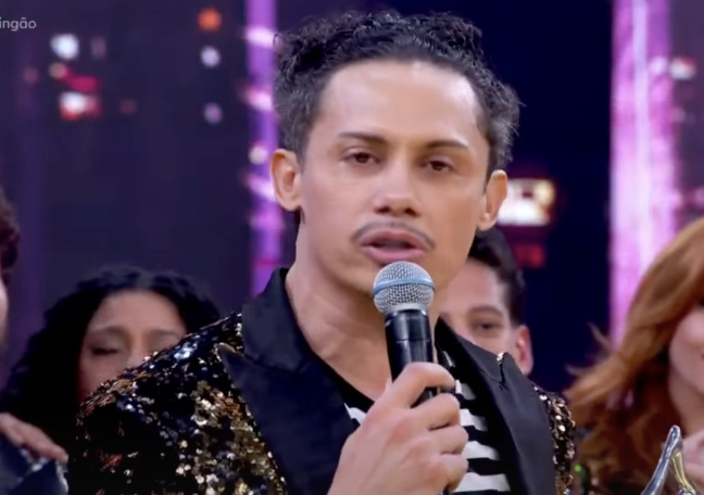 Silvério se emociona durante discurso. Foto: Reprodução/TV Globo