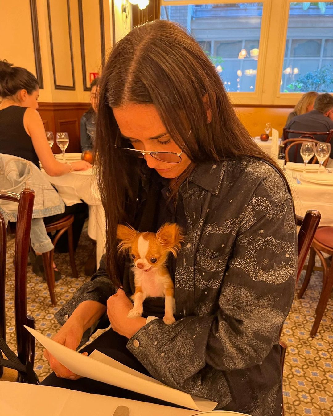 Demi Moore e seu cachorro de estimação, Pilaf. Foto: Reprodução/Instagram