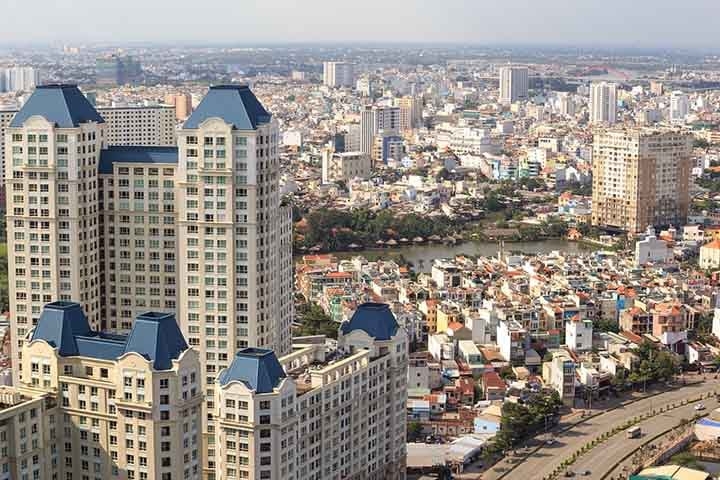 A população do Vietnã é de pouco mais de 98 milhões de habitantes, o que coloca o país na 13ª colocação entre os mais populosos do mundo. Em Ho Chi Minh (HCMC na sigla em inglês) vivem cerca de 13 milhões de pessoas. 

 Reprodução: Flipar