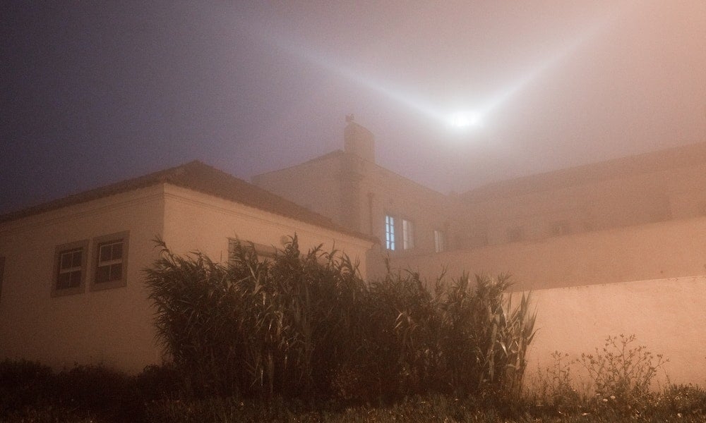 Embora a ufologia não seja considerada uma ciência formal, muitos ufólogos utilizam métodos científicos para tentar documentar e analisar evidências, como fotos, vídeos e depoimentos de testemunhas. Reprodução: Flipar