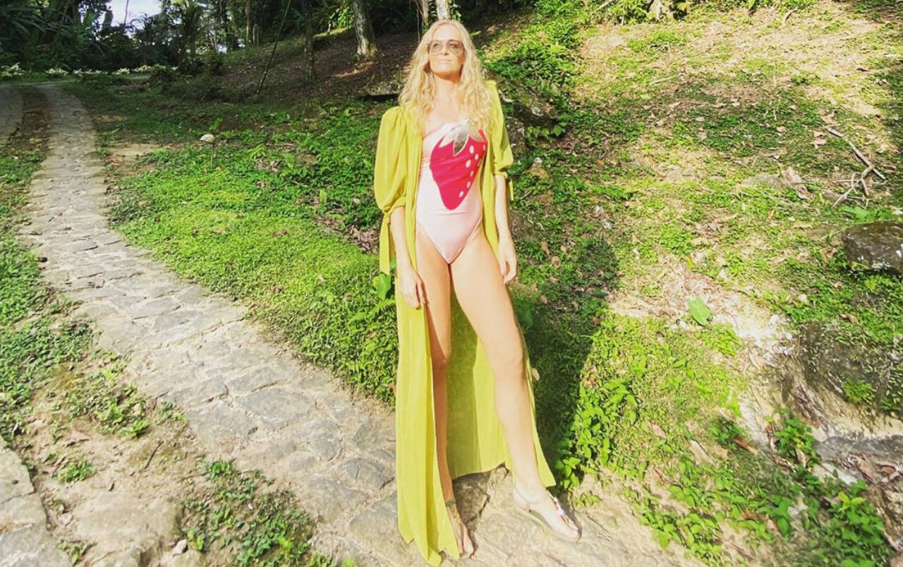 Angélica escolhe um maiô com a estampa da fruta. Foto: Reprodução/Instagram