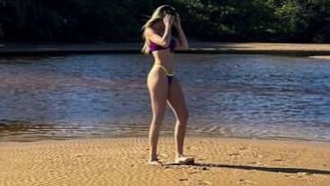 Na praia, Luísa Perissé posa de bíquini Reprodução Instagram - 18.6.2024