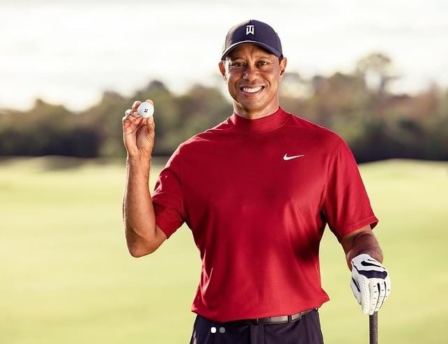 Tiger Woods - O golfista americano veste uma camisa vermelha todos os domingos. Ele acha que isso abala o psicológico dos adversários. Pelo sucesso que ele tem nos campos, campeoníssimo em sua modalidade, quem sabe? 