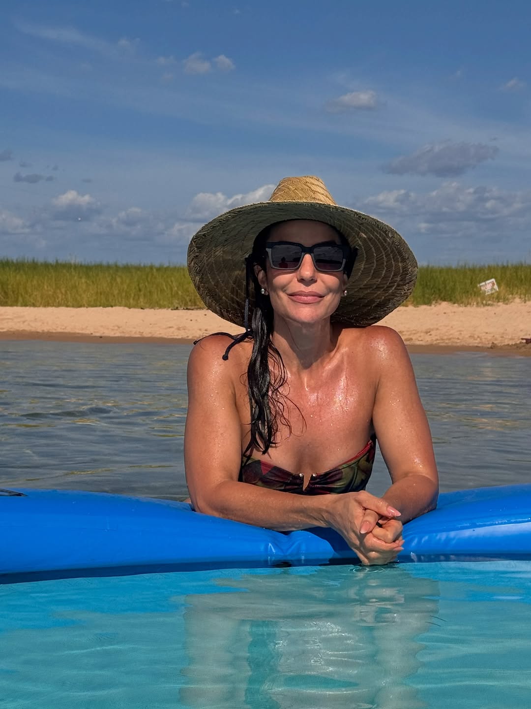 Ivete Sangalo usa chapéu. Foto: Reprodução/ Instagram @ivetesangalo