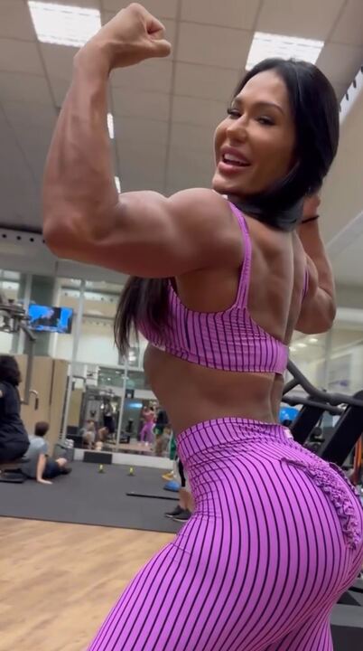 Gracyanne Barbosa exibe bíceps Reprodução/Instagram - 23.02.2024