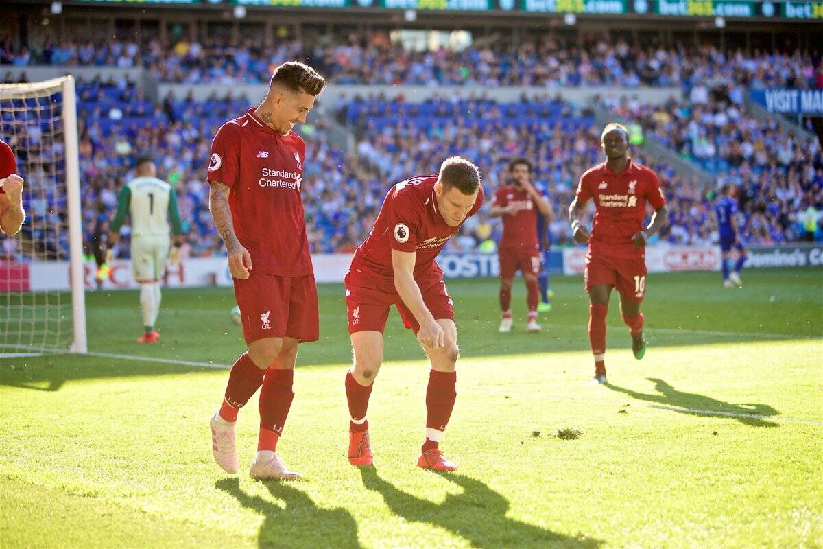 Roberto Firmino e Milner comemoram segundo gol do Liverpool
. Foto: Reprodução/Twitter/LFC