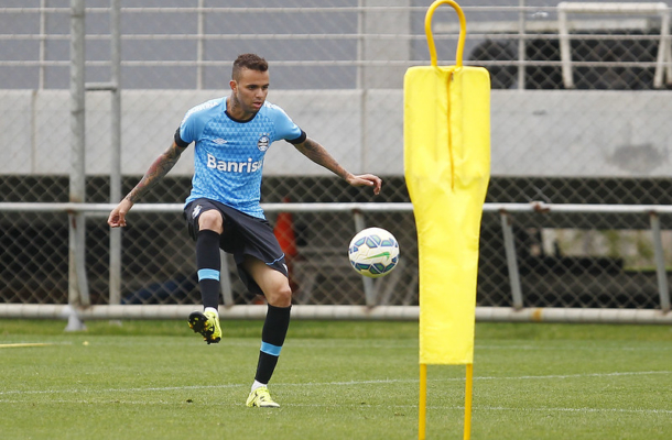 LUAN - Substituiu Suárez aos 36 do segundo tempo. O ex-corintiano, sempre que tocou na bola, foi vaiado pela Fiel e não fez a diferença  - NOTA 5,0  -  Foto: Lucas Uebel/ Grêmio 