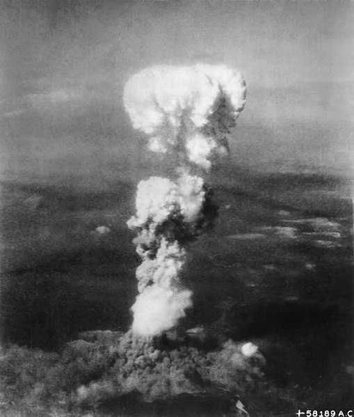 Três dias antes, Hiroshima já havia sido bombardeada, ficando com cerca de 166 mil mortos. 