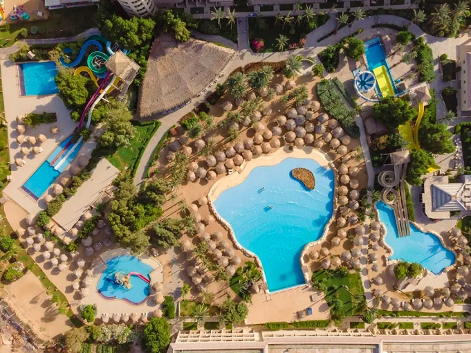 21°) Sindbad Aqua Park (Hurghada, Egito): O parque é conhecido por suas atrações aquáticas diversas, incluindo tobogãs e piscinas de ondas.