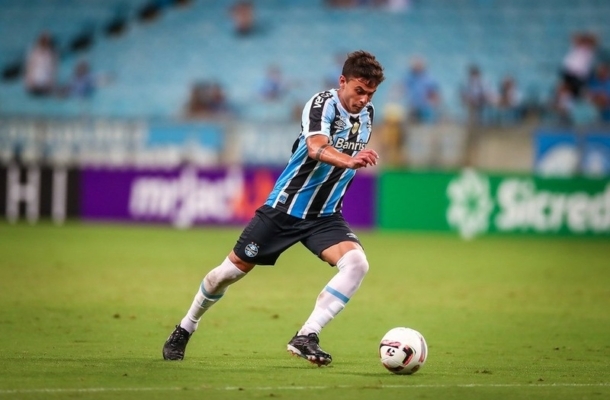 Carballo - Mais um que foi bem. Deu linda assistência para o primeiro gol, marcado por Galdino. Saiu no intervalo após receber cartão amarelo - NOTA 7,0 - Foto: Lucas Uebel/Grêmio