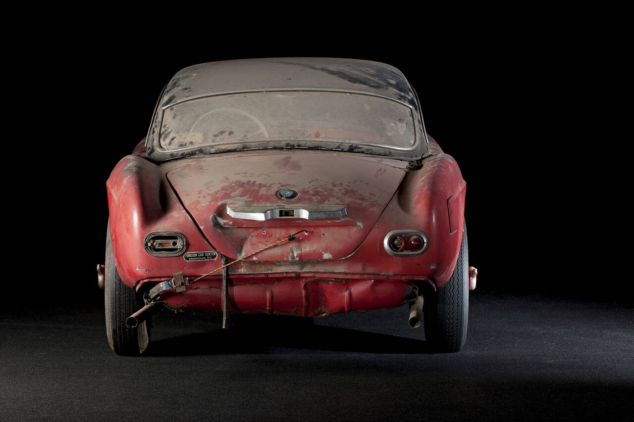 Elvis Presley comprou um BMW 507 quando esteve na Alemanha servindo o exército norte-americano. Após décadas desaparecido, conversível foi encontrado e restaurado.. Foto: Divulgação/BMW