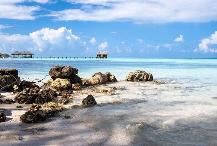 Também na Polinésia Francesa, o Fakarava é conhecido por sua rica biodiversidade, com muros de corais. Além do fenômeno único da “Passe Sul”, onde a densa concentração de vida marinha cria um espetáculo natural inesquecível. Reprodução: Flipar