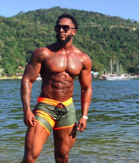Nas redes sociais, Hugo Sérgio costumava exibir o corpo em forma, a rotina de treinos e a paixão pela família.